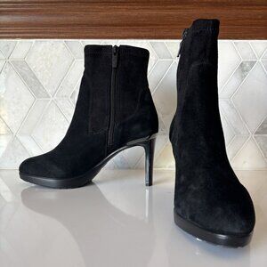 Donald Pilner Size 7.5M Black Suede Oval Heel Platform Ankle Boot Italia Bootie